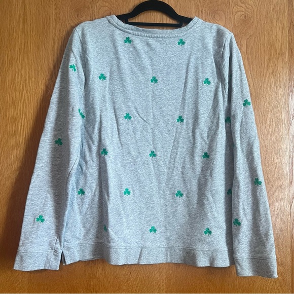 Talbots gray sweatshirt with embroidered green Shamrocks. Size XL - Picture 3 of 10
